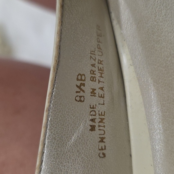 Talbots Patent Leather Cream Pointed Slingback Heels. Size 8.5 - Picture 6 of 9